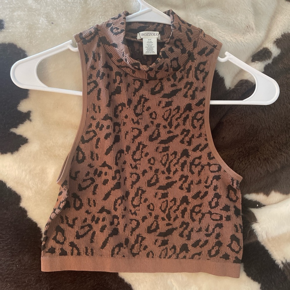 Collared crop top
